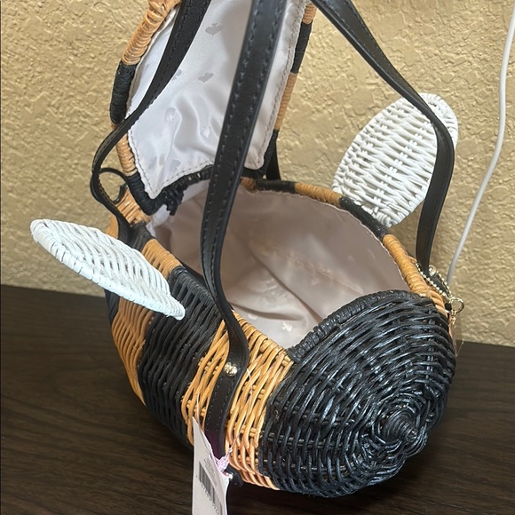 Black and Tan Woven Handbag - Picture 5 of 6